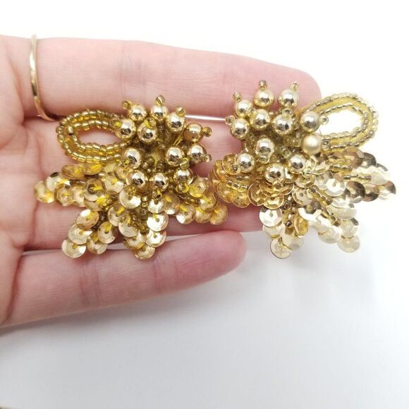 Vintage Pair of Sequin Dress or Shoe Clips, Gold Tone Beaded, Retro Design - Picture 3 of 5